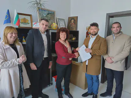 Medical equipment donation to Devin Hospital